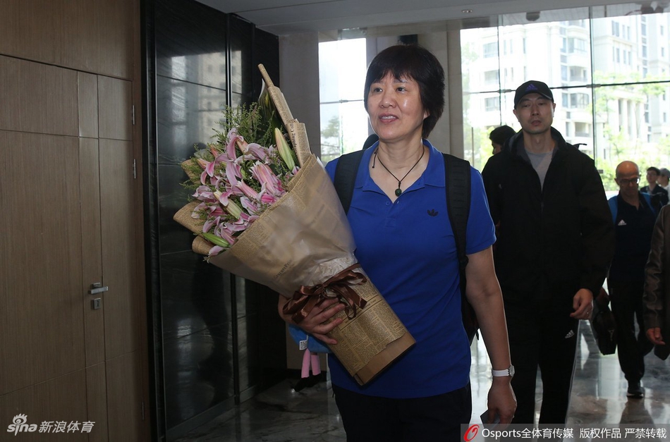 中国女排抵达北仑