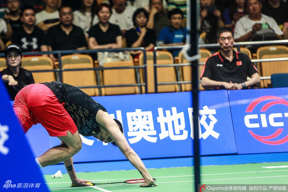 亚锦赛林丹0-2周天成