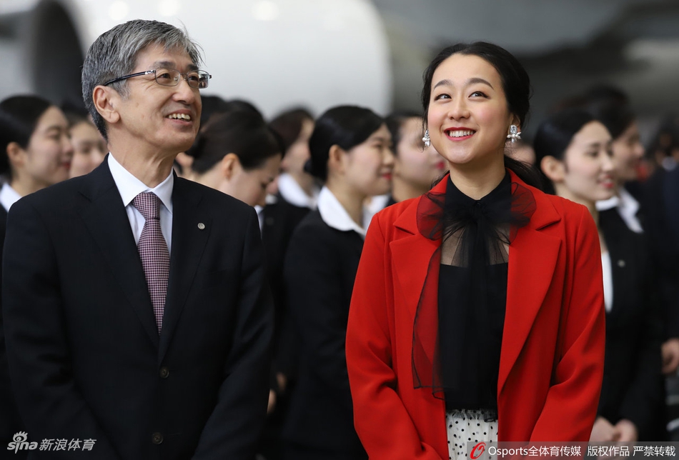浅田真央为空姐发表演讲