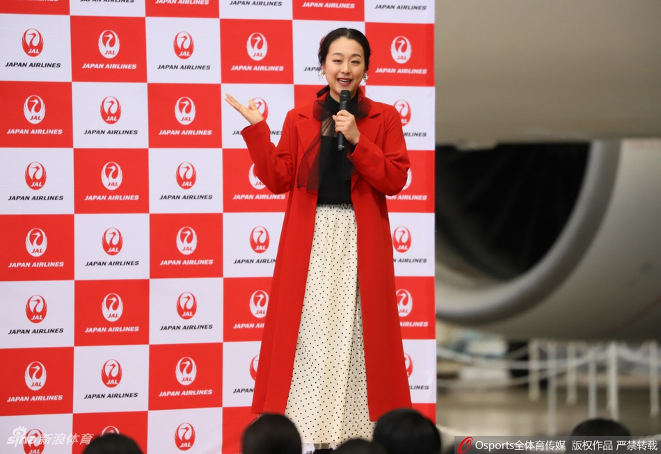 浅田真央为空姐发表演讲