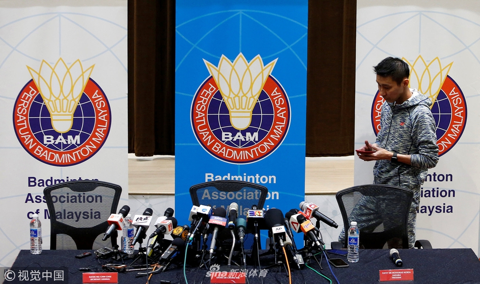 李宗伟患癌后首次出席发布会