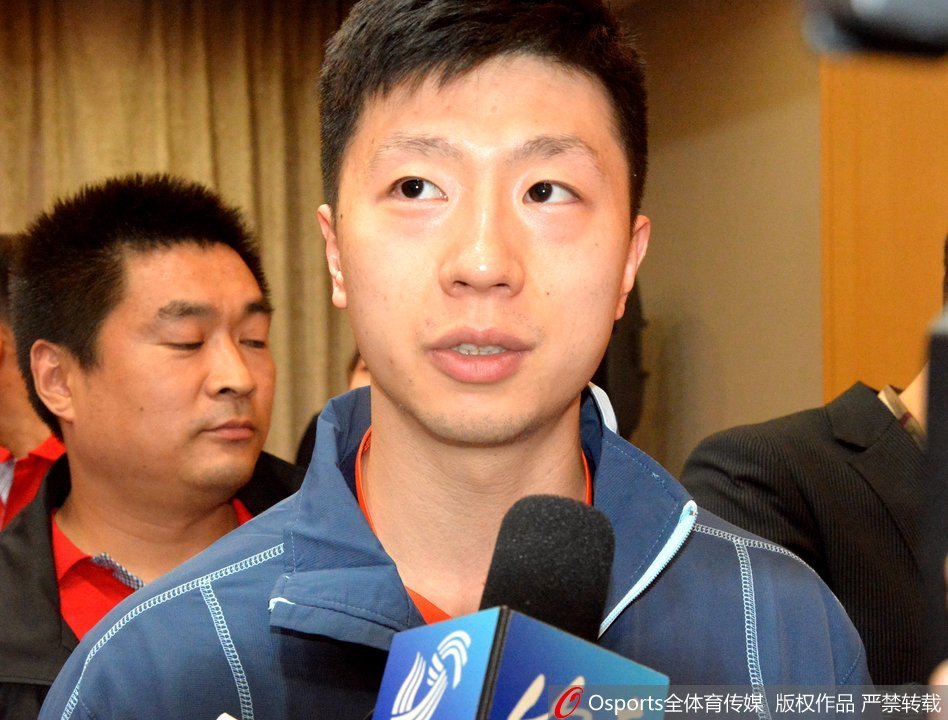 马龙、王曼昱出席乒超见面会