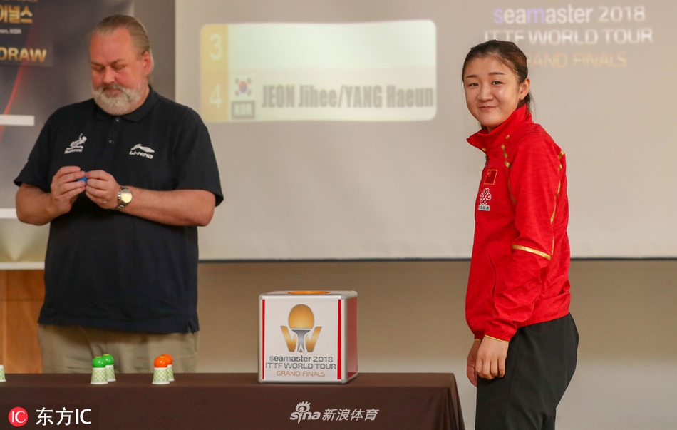 樊振东陈梦出席总决赛抽签