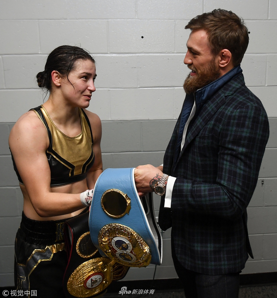 麦格雷戈现身助阵女子拳王赛