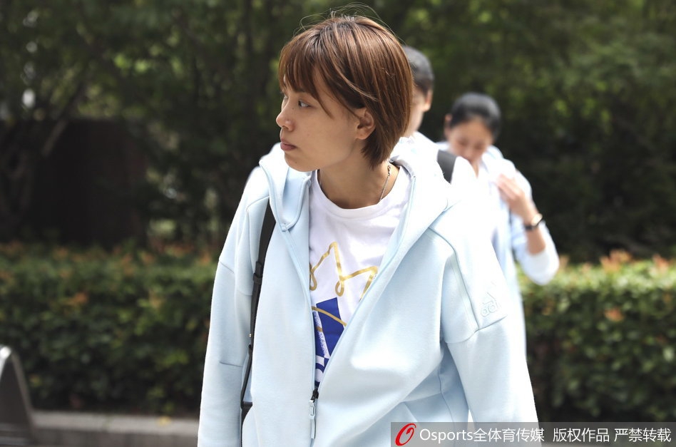 中国女排抵达北仑备战世锦赛