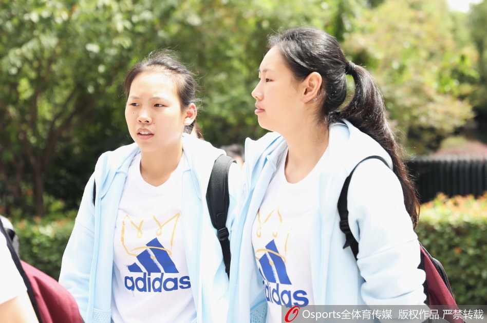 中国女排抵达北仑备战世锦赛