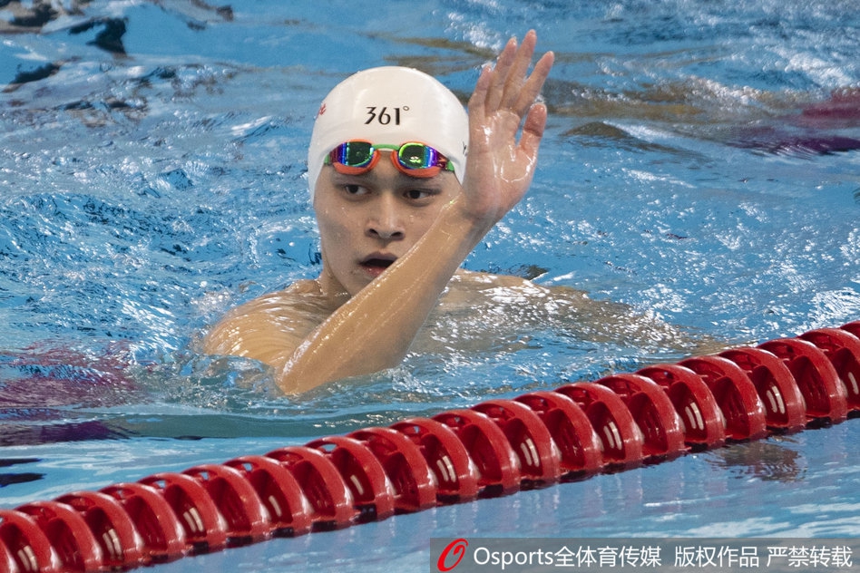 孙杨200自预赛轻松第一