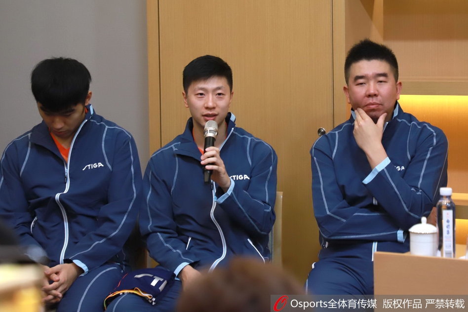 马龙、王曼昱出席乒超见面会