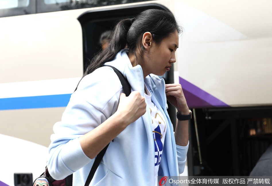 中国女排抵达北仑备战世锦赛