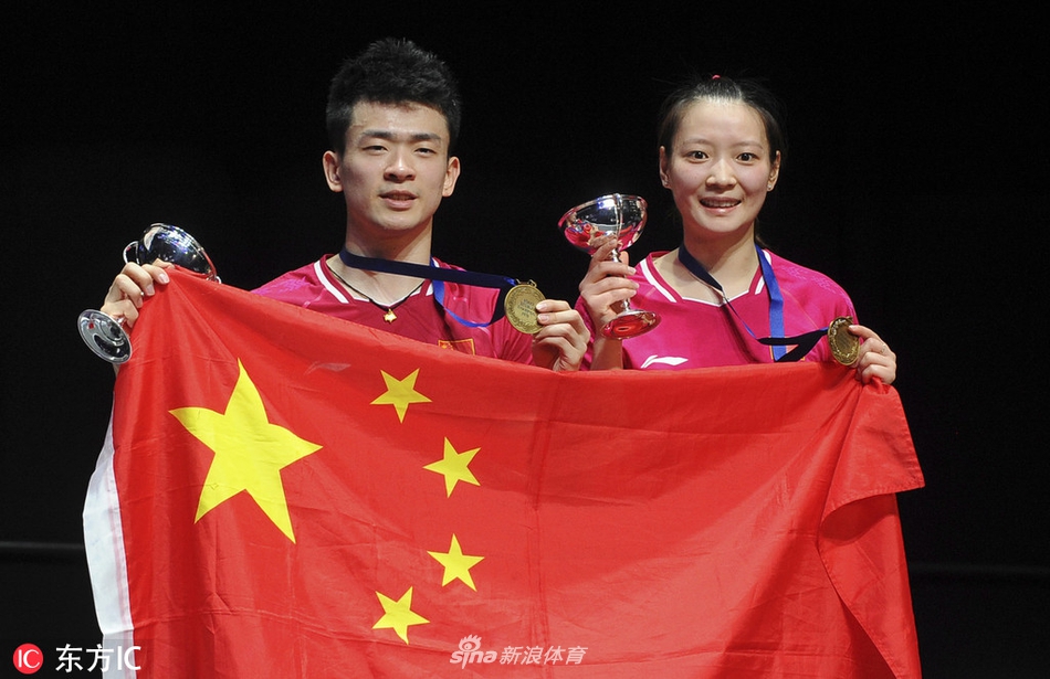 全英赛郑思维/黄雅琼捧杯图集