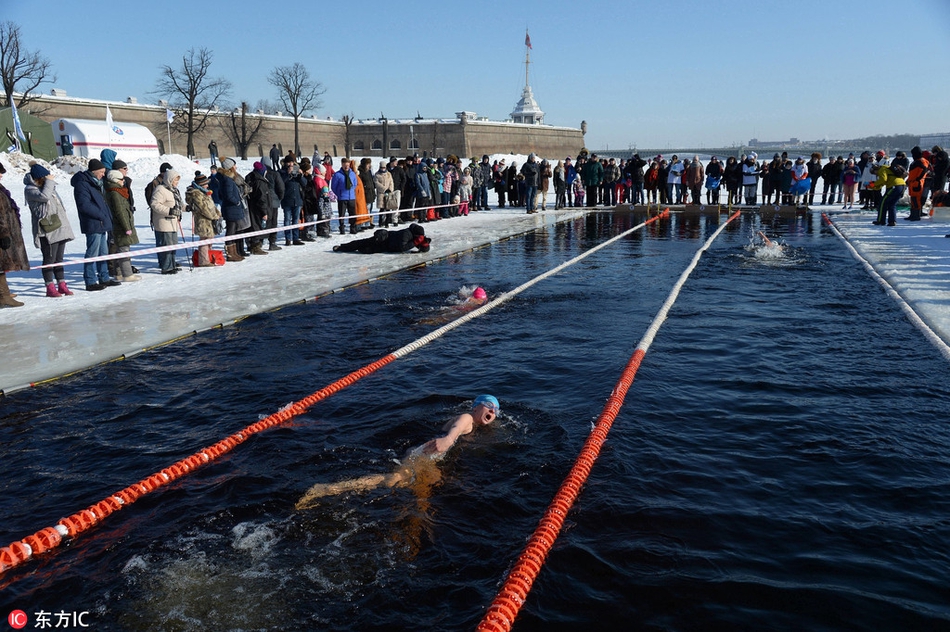 圣彼得堡冬泳大赛火热举行
