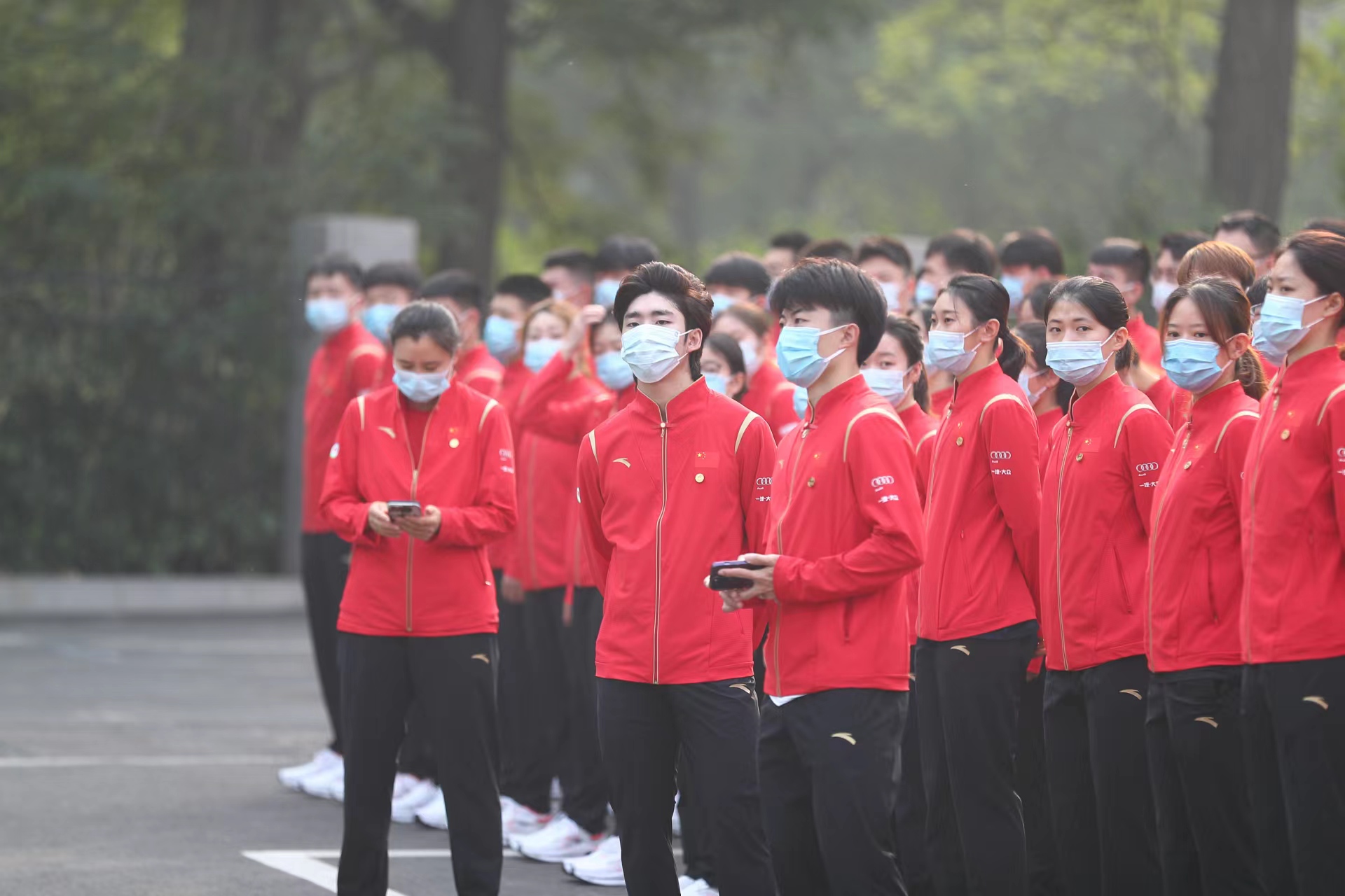 短道速滑等队伍举行升旗仪式