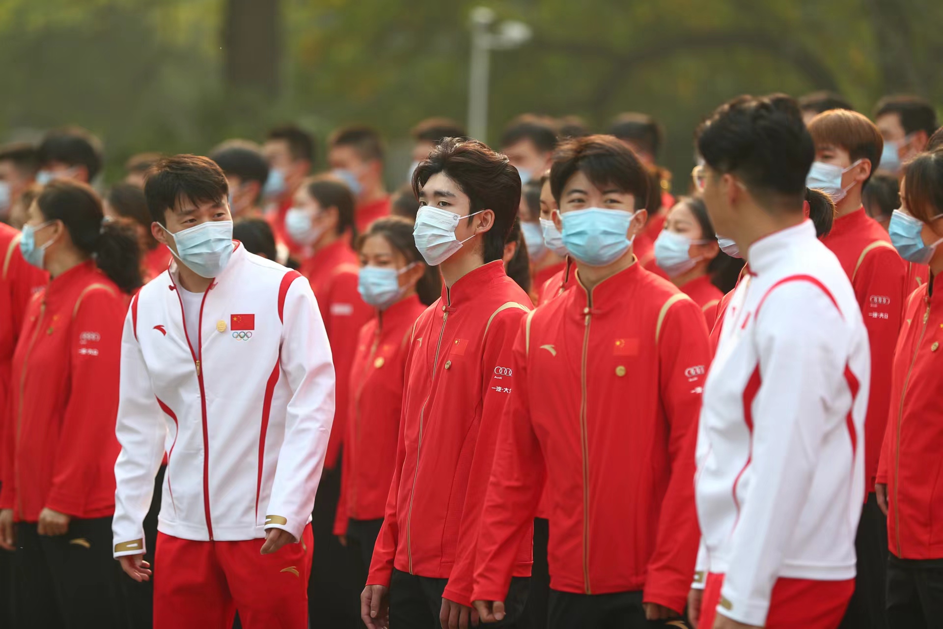 短道速滑等队伍举行升旗仪式