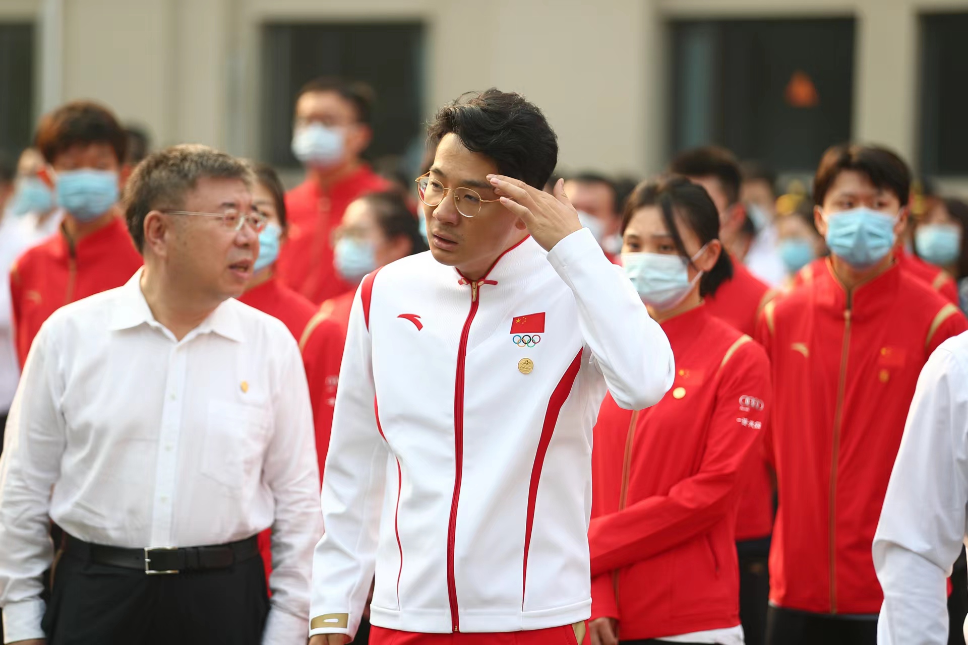 短道速滑等队伍举行升旗仪式