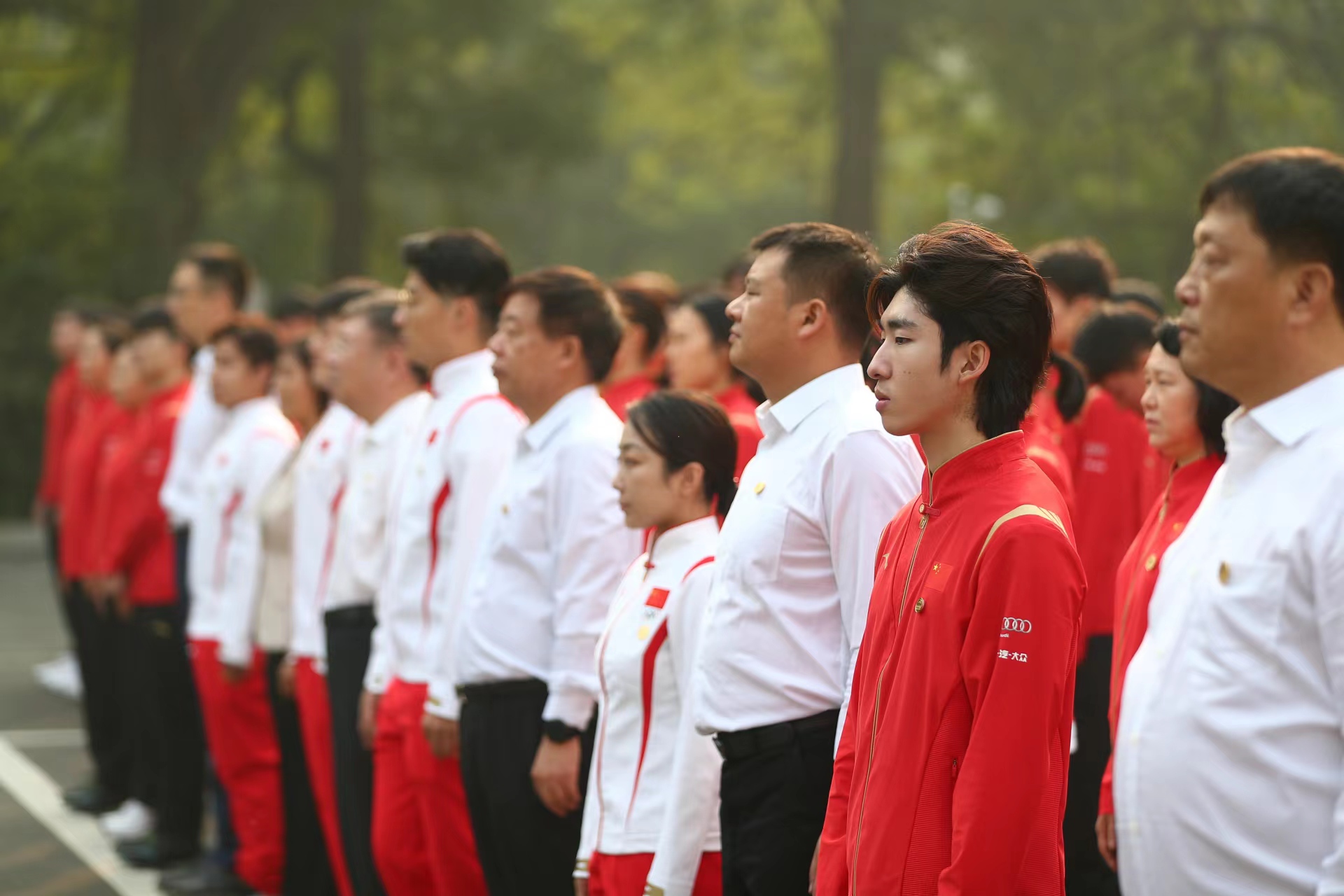 短道速滑等队伍举行升旗仪式
