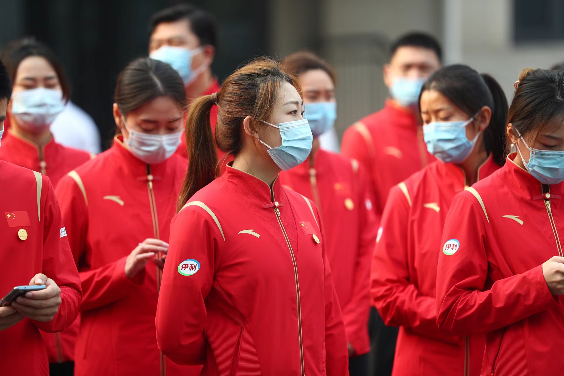 短道速滑等队伍举行升旗仪式