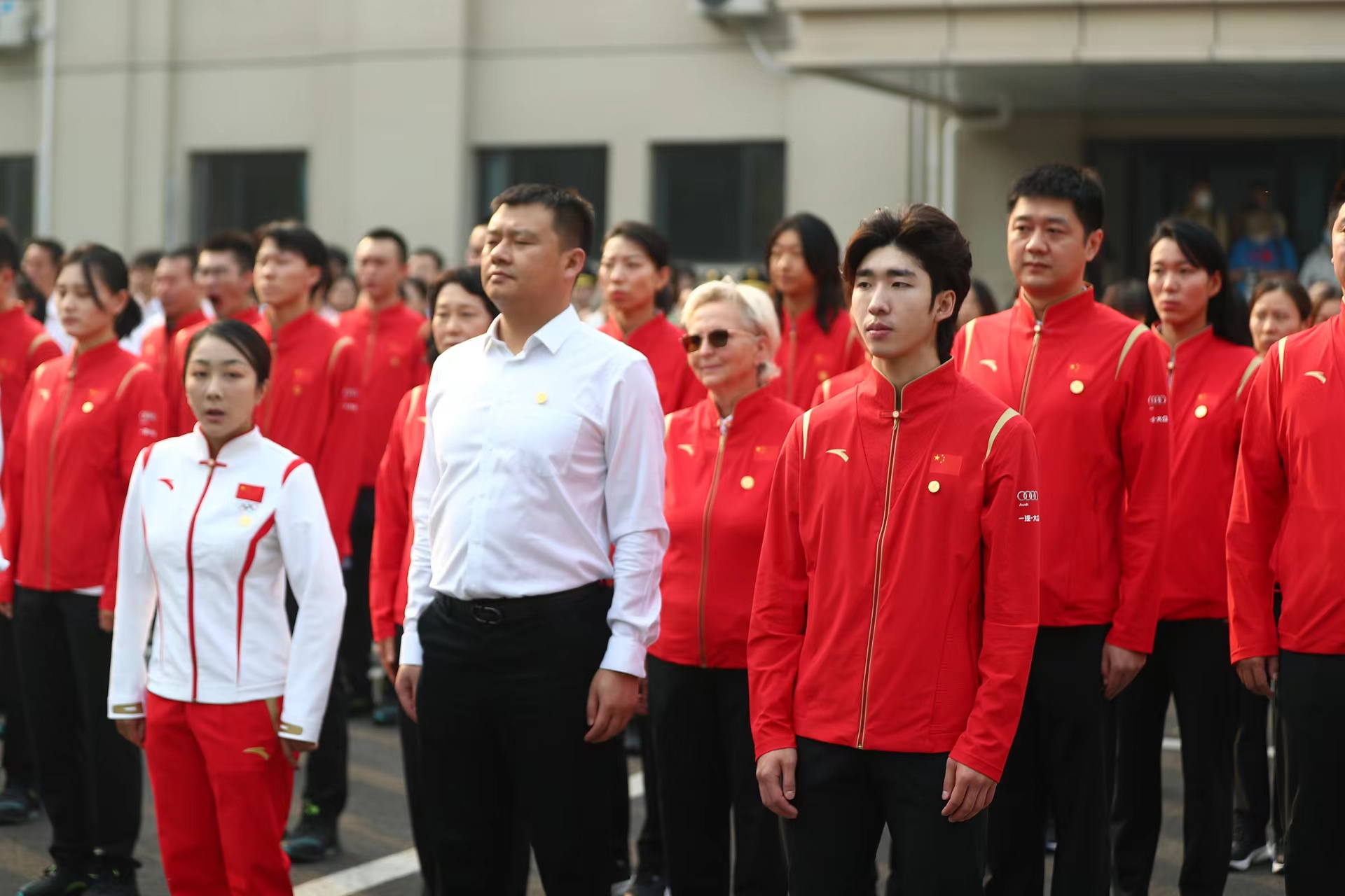 短道速滑等队伍举行升旗仪式