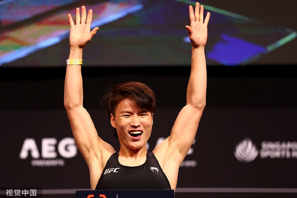 张伟丽与乔安娜二番战称重仪式