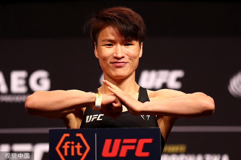 张伟丽与乔安娜二番战称重仪式