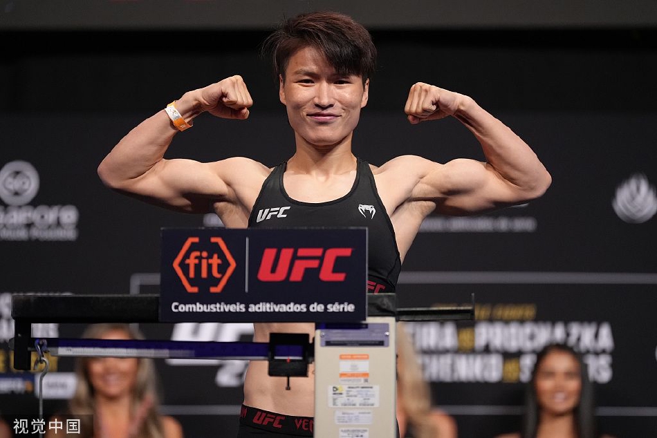 张伟丽与乔安娜二番战称重仪式