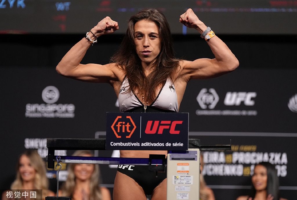 张伟丽与乔安娜二番战称重仪式