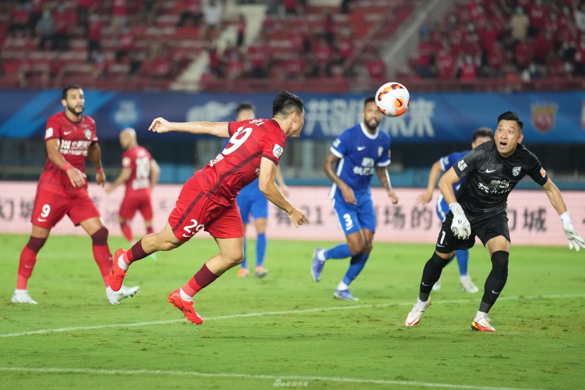 新浪体育直击河南vs武汉三镇