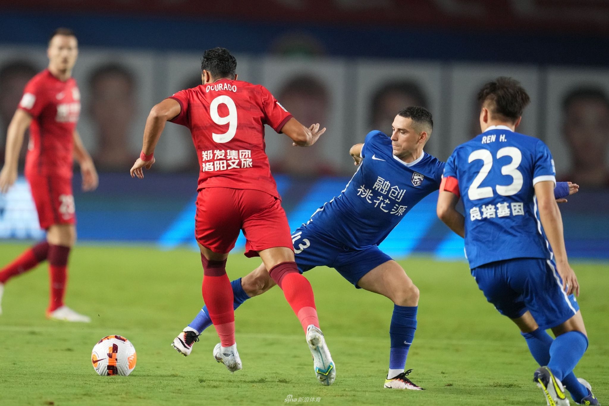 新浪体育直击河南vs武汉三镇