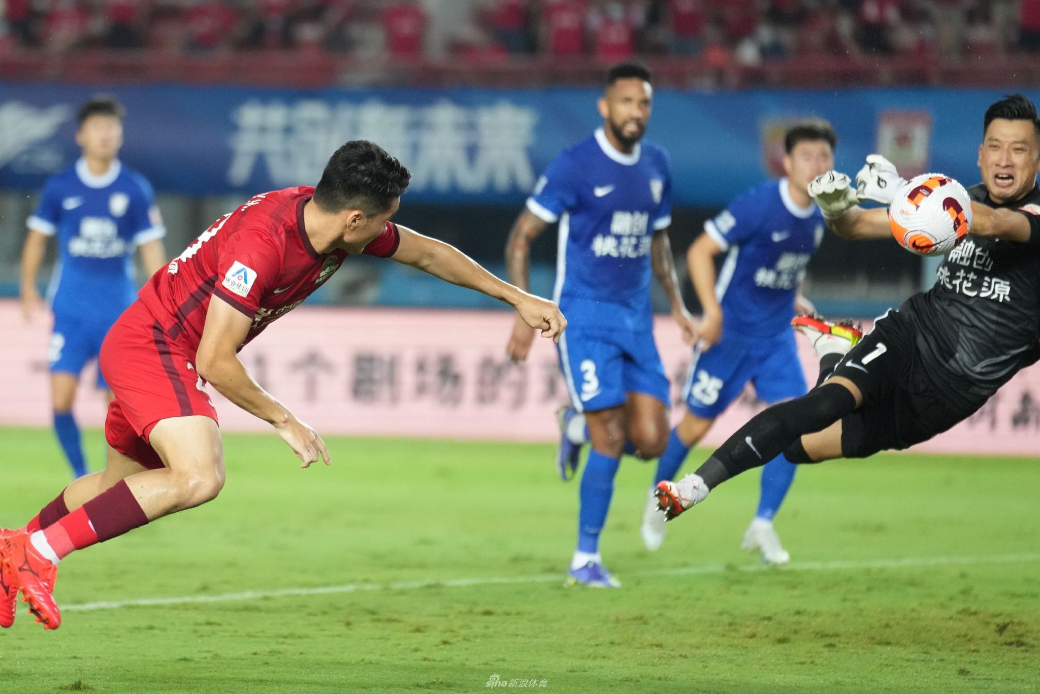 新浪体育直击河南vs武汉三镇