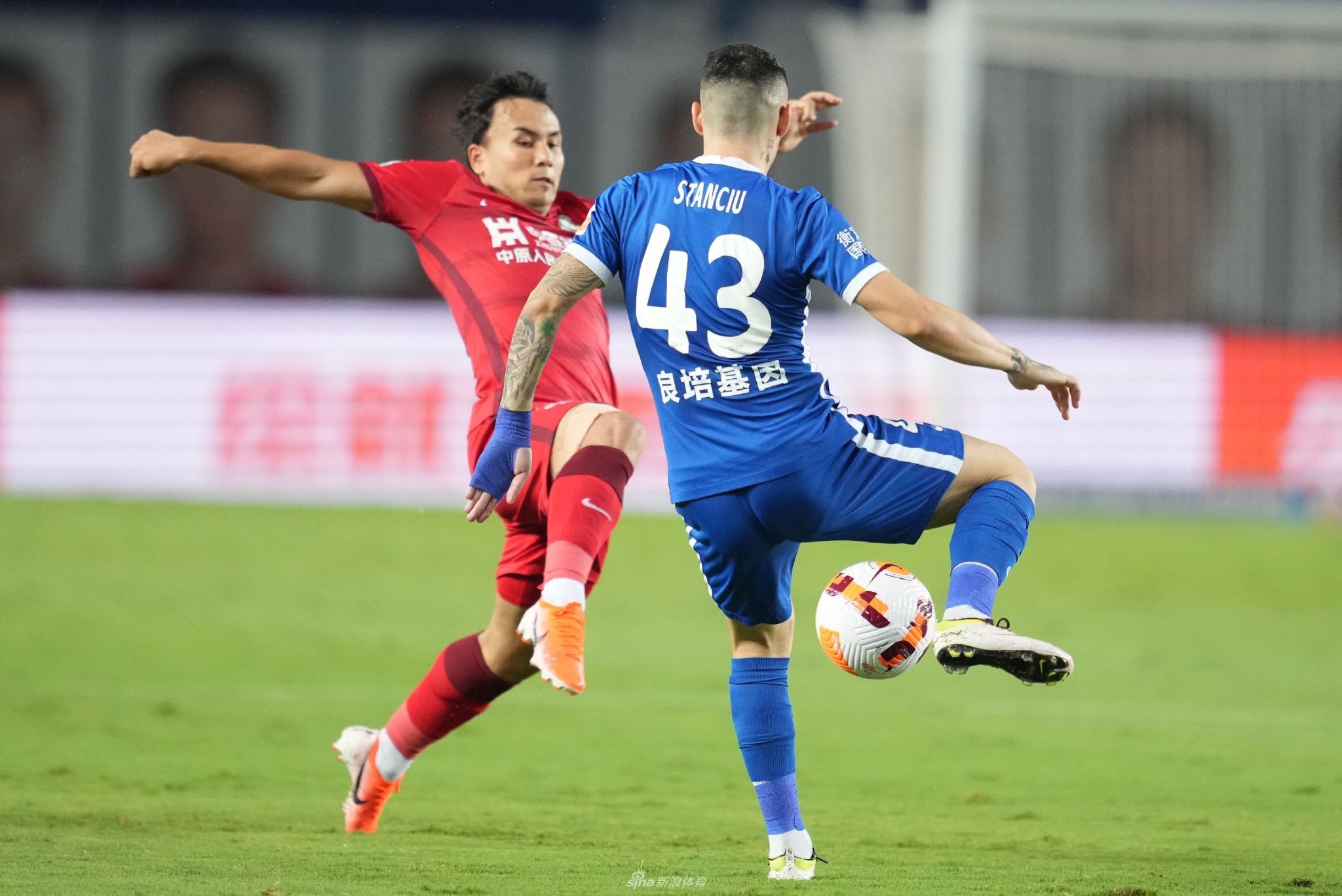 新浪体育直击河南vs武汉三镇