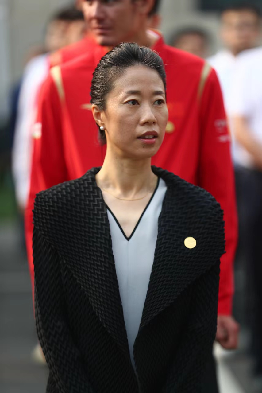 短道速滑等队伍举行升旗仪式