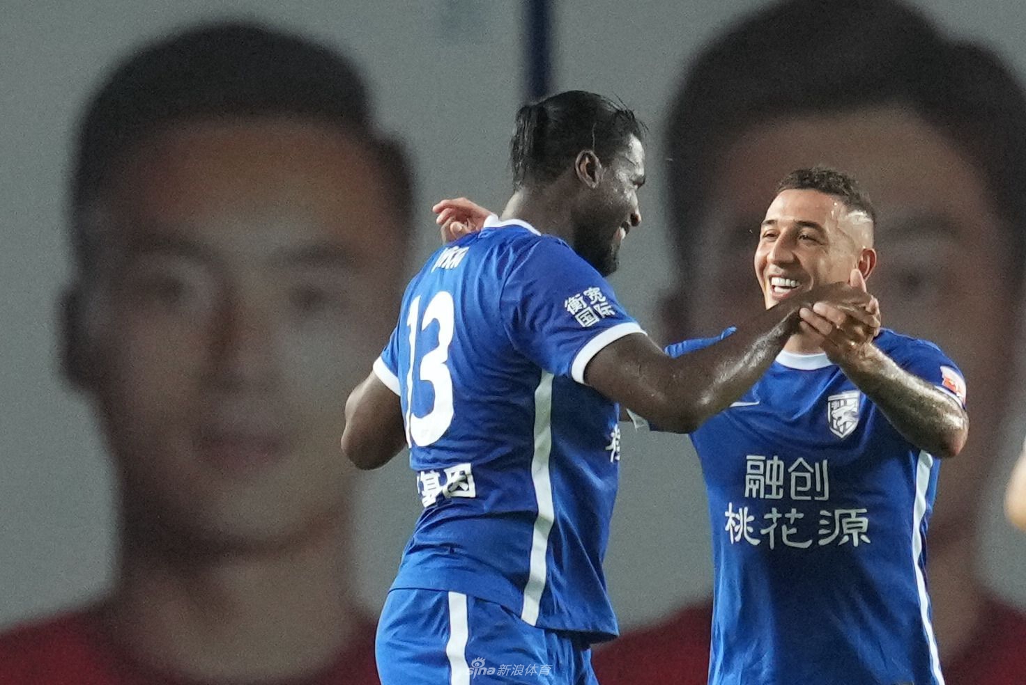 新浪体育直击河南vs武汉三镇