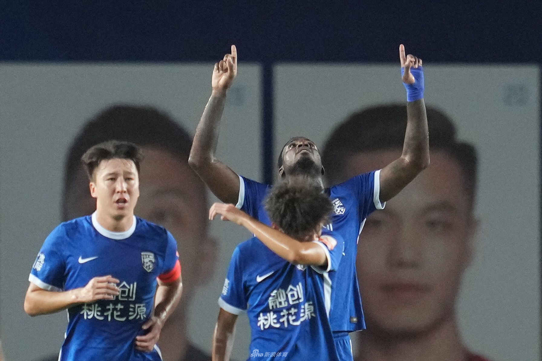 新浪体育直击河南vs武汉三镇