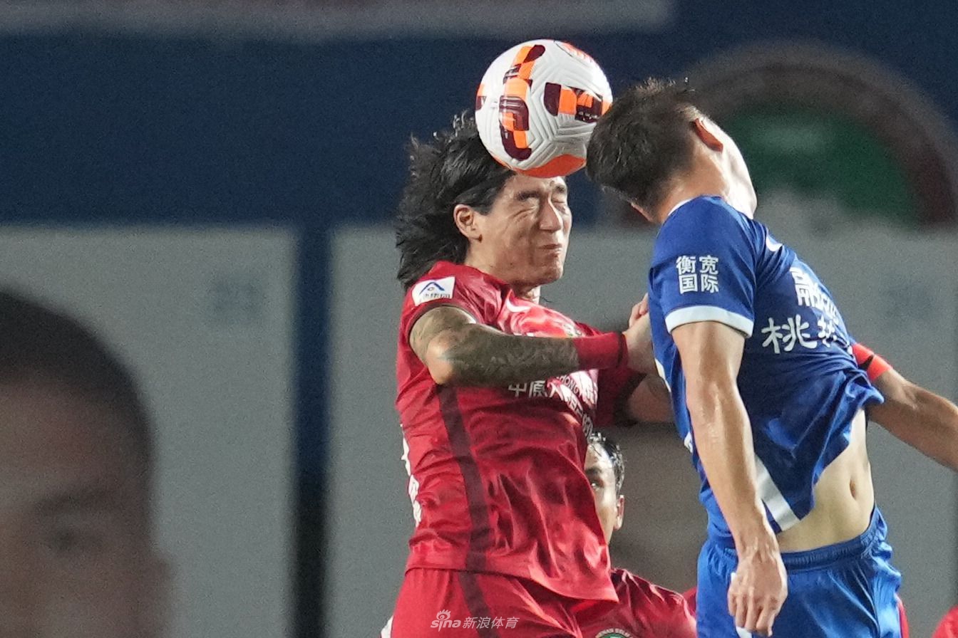 新浪体育直击河南vs武汉三镇