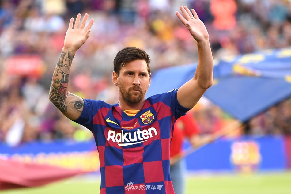 2、梅西：总收入1870万，每条收入51.8万