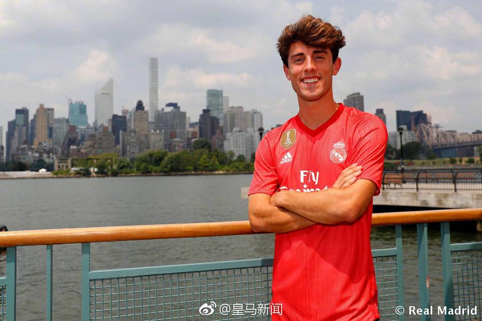 皇马官方公布第二客场球衣