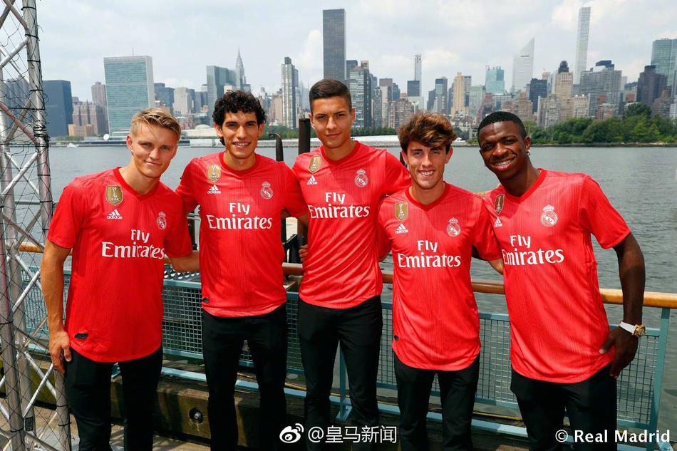 皇马官方公布第二客场球衣