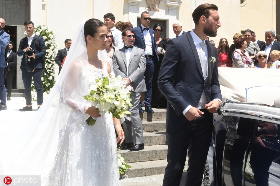 米兰大将结婚啦！新娘太美了