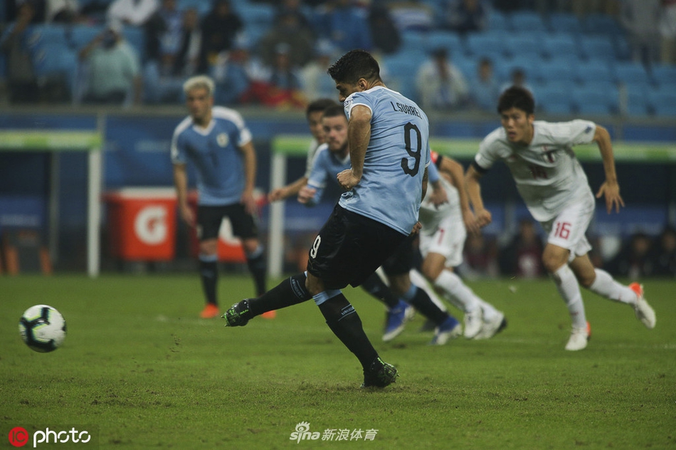 苏亚雷斯罚中点球