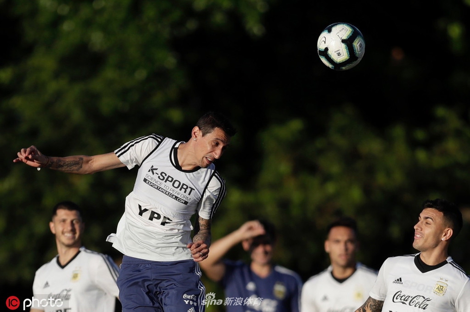 梅西一脸轻松 阿根廷备战美洲杯半决赛