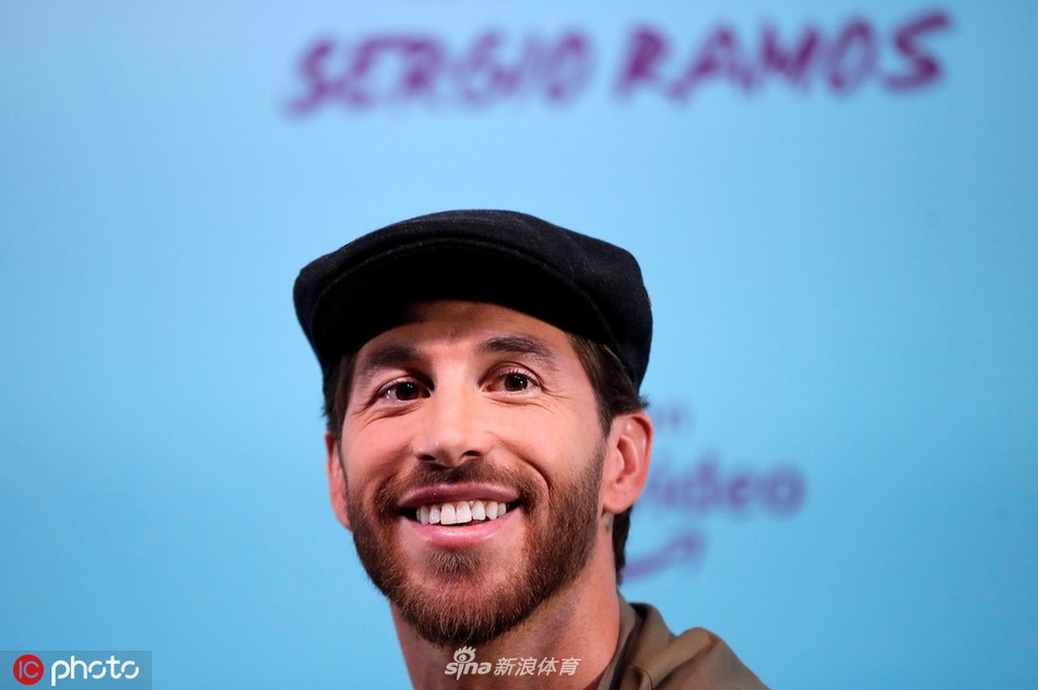 球场硬汉变型男！拉莫斯这身太帅气