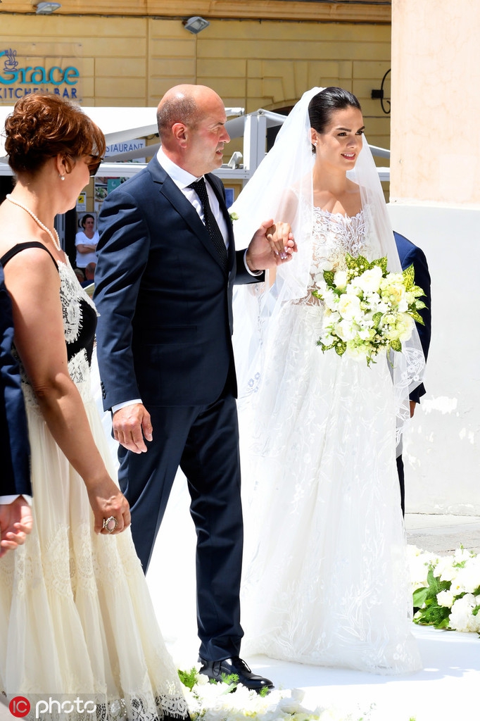 米兰大将结婚啦！新娘太美了