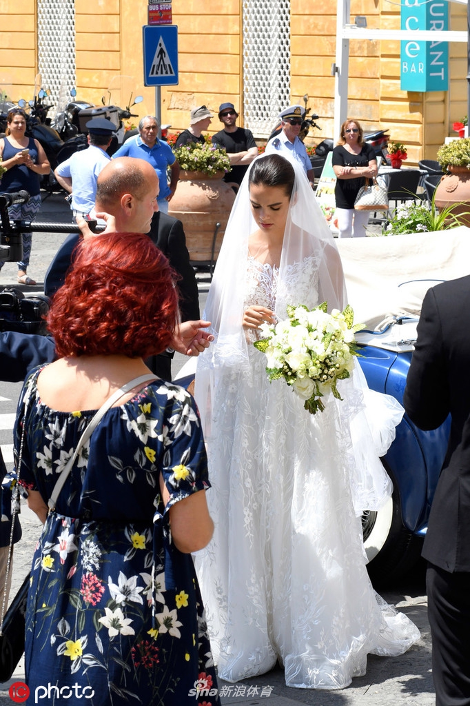 米兰大将结婚啦！新娘太美了