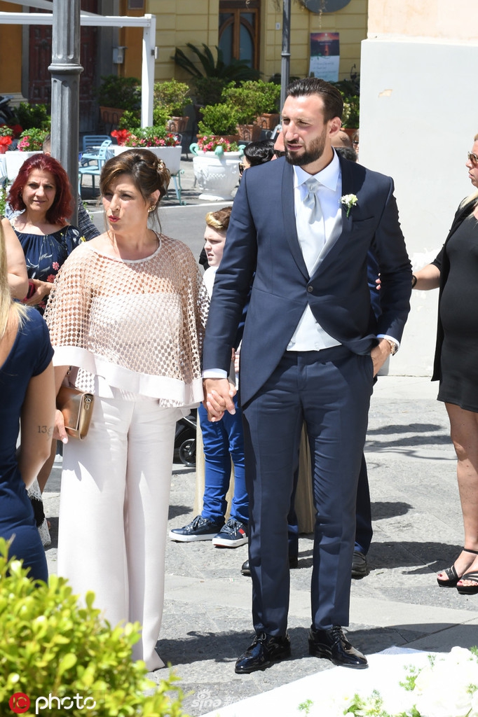 米兰大将结婚啦！新娘太美了