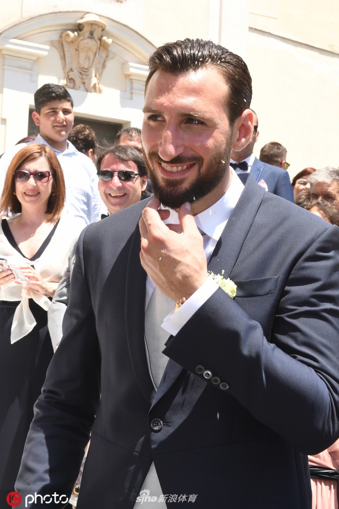 米兰大将结婚啦！新娘太美了