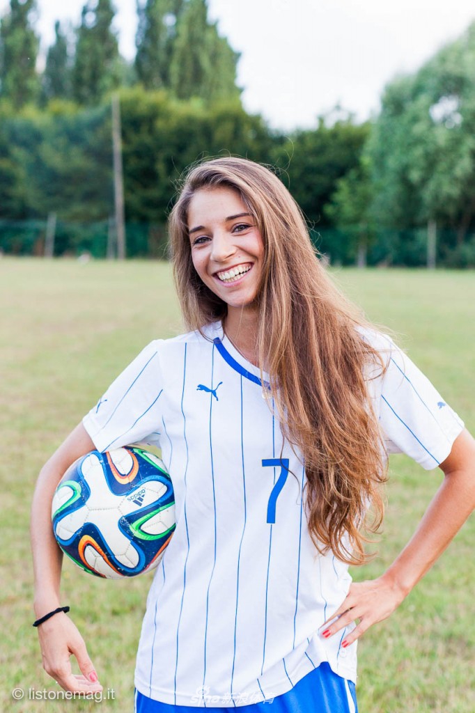 清纯邻家女！意大利女足最美女神