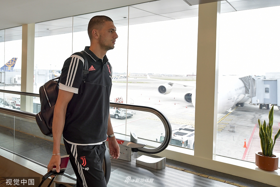 尤文抵达南京！C罗状态良好