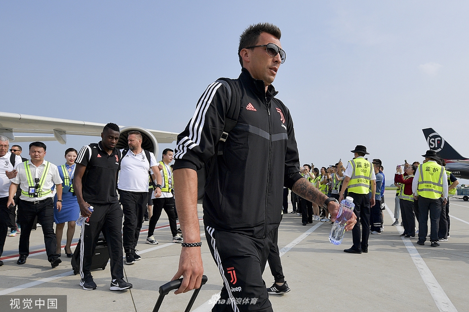 尤文抵达南京！C罗状态良好