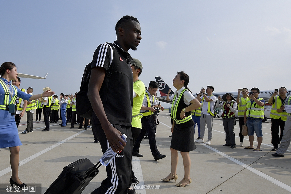 尤文抵达南京！C罗状态良好