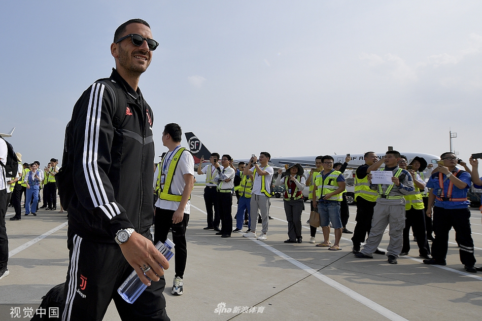 尤文抵达南京！C罗状态良好
