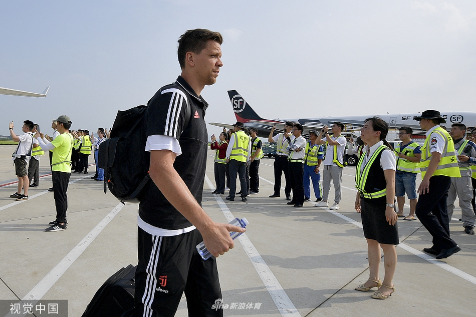 尤文抵达南京！C罗状态良好